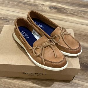 Sperry loafers size 6.5 Medium